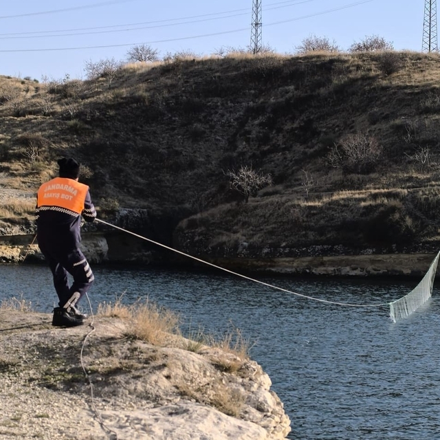 Ağ ile avlanma yasağına uymayan şahsı jandarma yakaladı