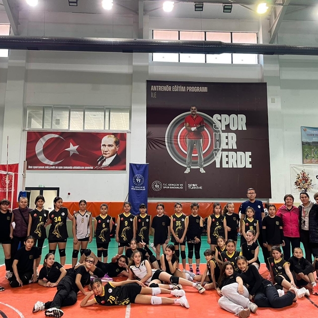 Köyceğiz'de voleybol coşkusu, 150 sporcu aynı sahada buluştu