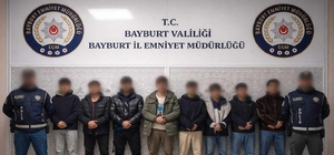 Bayburt'ta 8 düzensiz göçmen ile 3 şüpheli yakalandı