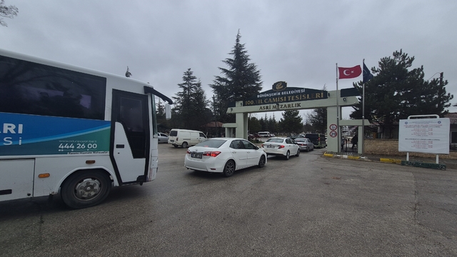 Eskişehir'de Arefe gününde Asri Mezarlık'ta yoğunluk yaşandı
