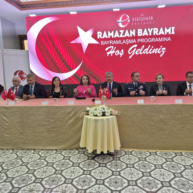 Eskişehir Valiliği bayramlaşma programında birlik mesajı
Vali Erdinç Yılmaz...