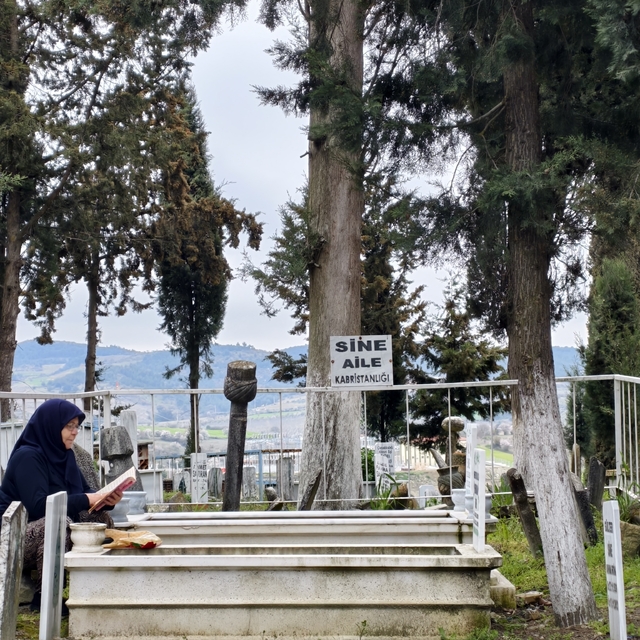 Bayram öncesi mezarlıklarda duygu seli