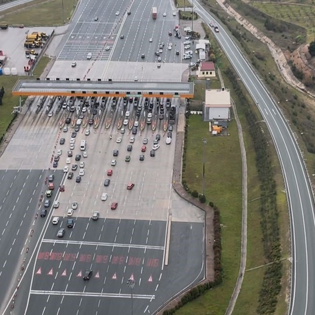 Bursa'da bayram trafiiğine helikopterli denetim
Jandarma ekipleri ihlalleri...