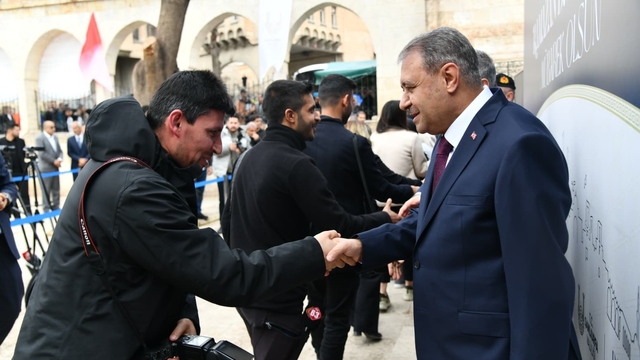 Şanlıurfa'da kent protokolü vatandaşlarla bayramlaştı