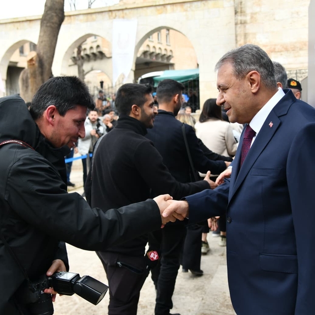 Şanlıurfa'da kent protokolü vatandaşlarla bayramlaştı