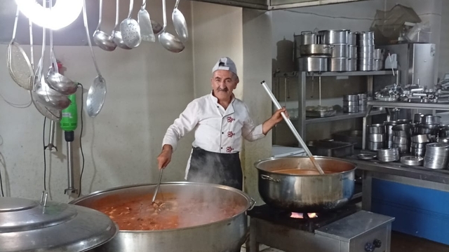 Bulanık'ta ramazanda sıcak yemek yardımı yapıldı