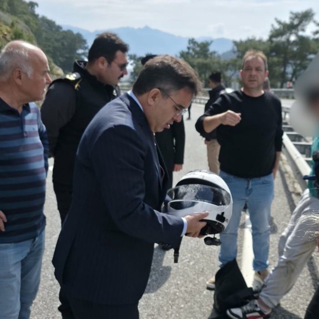 Marmaris çıkışındaki motosiklet kazasında kask hayat kurtardı