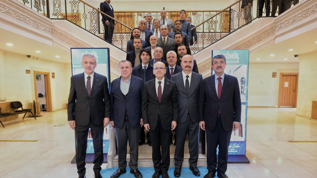 Hazine ve Maliye Bakanı Şimşek, Midyat Belediyesini ziyaret etti