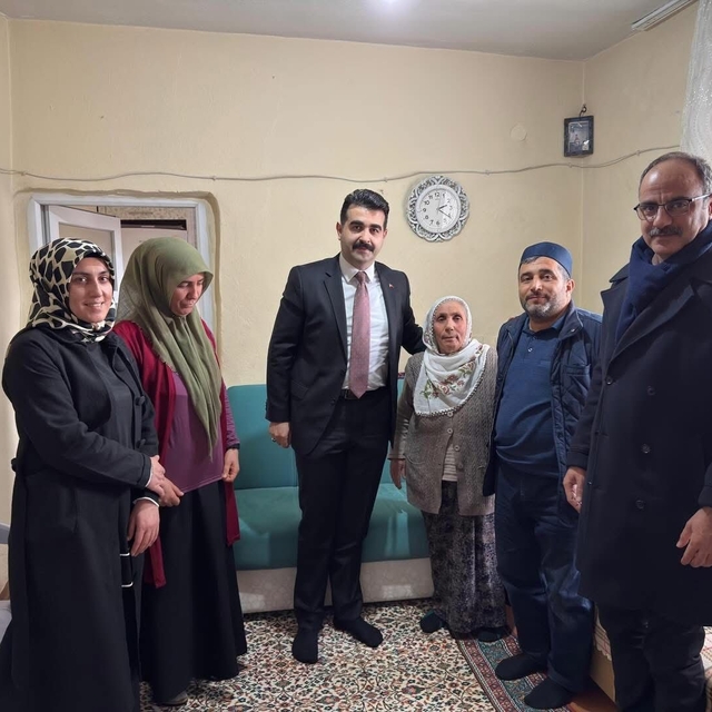 Tomarza'da 21 kimsesiz vatandaş ziyaret edildi