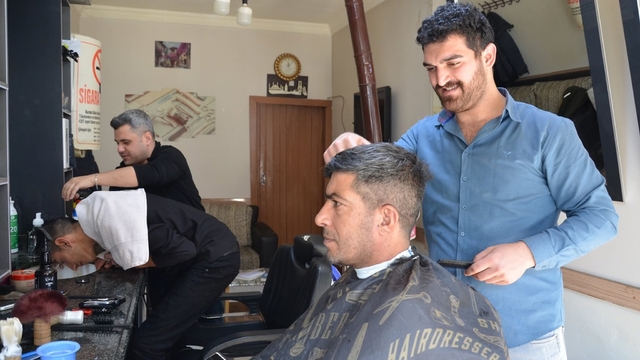 Tercan'da berberlerde bayram yoğunluğu