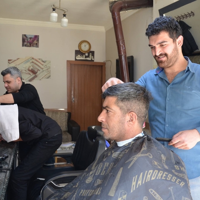 Tercan'da berberlerde bayram yoğunluğu