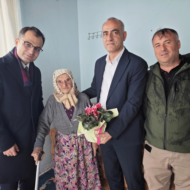 Yakakent'te Kaymakam Taşyapan ve Belediye Başkanı Aydoğdu'dan yaşlılara ziy...