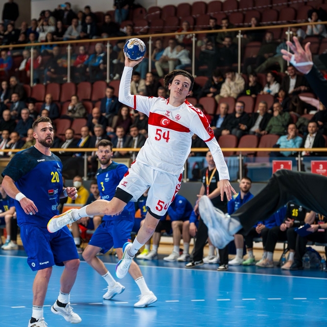 A Milli Erkek Hentbol Takımı, Romanya'ya 37-32 mağlup oldu