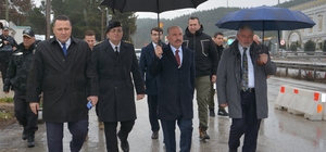 Çorum'da bayram öncesinde trafik denetimleri arttırıldı: Vali Çalgan ve Başkan Aşgın'dan sürücülere uyarı Vali Ali Çalgan: "Bin 676 personel ile trafik açısından tedbir almaya çalışıyoruz"