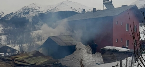 Artvin’de yangın: 1 ev, 2 ahır ve 1 ambar küle döndü