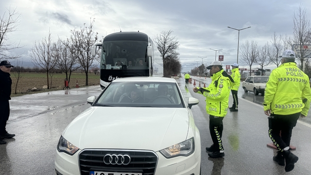 Karaman Valisi Çiçek trafik denetimine katıldı