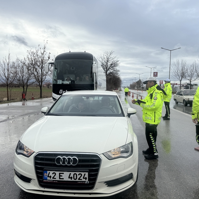 Karaman Valisi Çiçek trafik denetimine katıldı