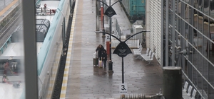 Sakarya'da tren istasyonu ve otogarda arife sakinliği Arife gününde otobüsler boş, trenler sakin, taksiler durgun