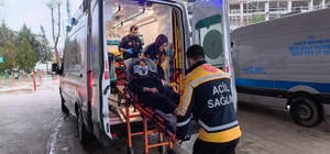 Kontrolden çıkan otomobil istinat duvarına çarptı: 4 yaralı