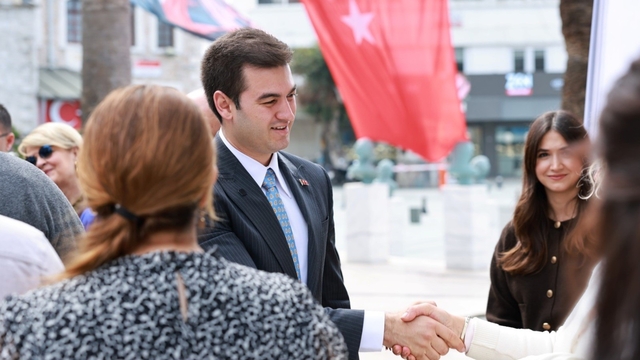 Başkan Tamer Mandalinci belediye personeli ile bayramlaştı