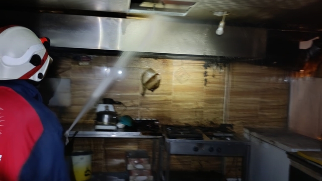 Özalp'ta iş yeri yangını