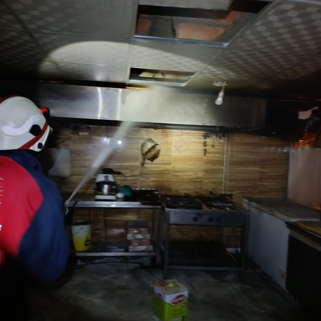 Özalp'ta iş yeri yangını