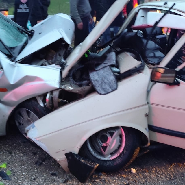 Osmaniye'de iki otomobil çarpıştı: 1 ölü, 6 yaralı