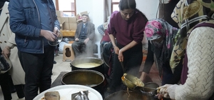 Kastamonu'da 8 asırlık "tekke çorbası" geleneği bu yıl da yaşatıldı Tekkede asırlardır yaşatılan gelenek: Bayram arifesinde 15 kazan çorba dağıtıldı