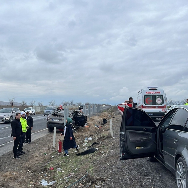 Konya'da takla atan otomobilde yaralanan genç, hayatını kaybetti