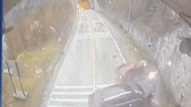 İki otomobilin çarpıştığı kaza kamerada; 1 ölü, 5 yaralı