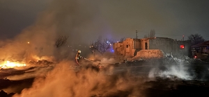 Boş arazide çıkan yangın müstakil eve sıçramadan söndürüldü