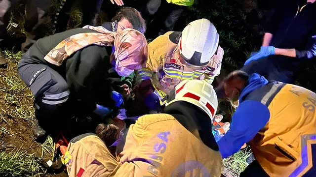 Manisa'da devrilen otomobildeki 1 kişi öldü, 3 kişi yaralandı