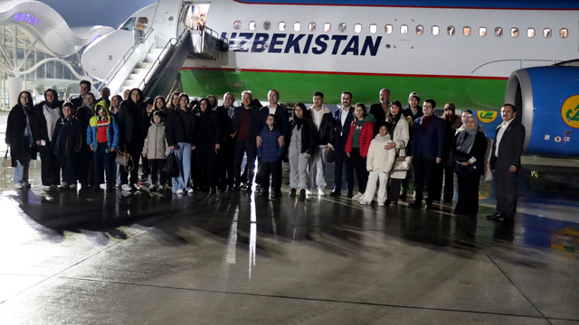 Özbekistan'da misafir edilecek depremzedeler Hatay'dan uğurlandı