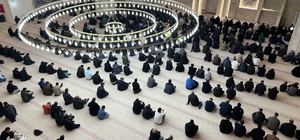 Kars’ta bayram namazında camiler doldu, taştı