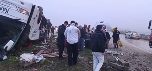 Adana'da yolcu otobüsü devrildi; çok sayıda yaralı var