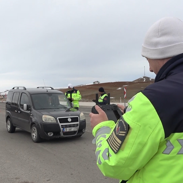 Bayburt'ta bayram trafiği mercek altında: Karadan ve havadan sıkı denetim