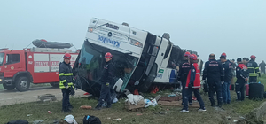 Yolcu otobüsü refüje devrildi: 2 ölü, 20 yaralı / Yeniden