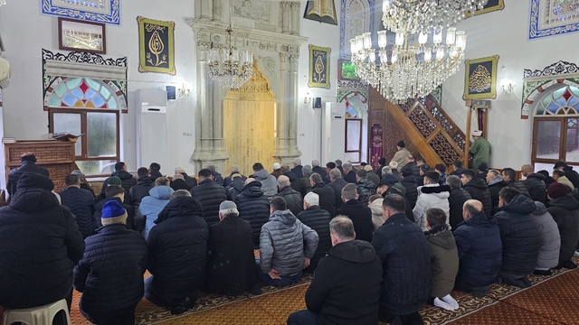 Bandırma'da 72 yıllık gelenek cami içinde sürdürüldü