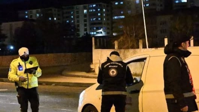 Bayburt polisi huzur ve güven için denetimlerini sürdürüyor