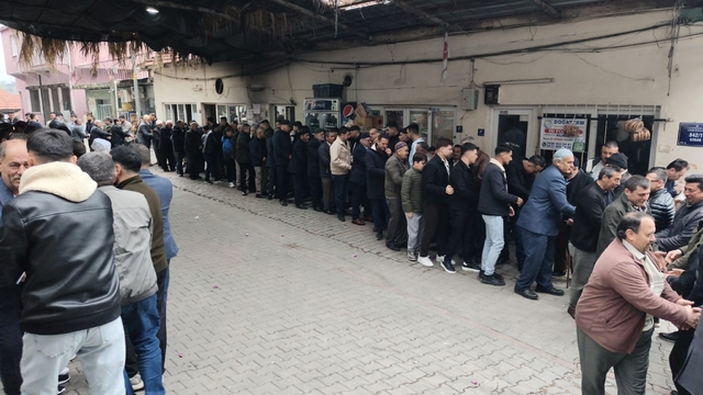 Aydın'da bayram coşkusu
Bayram coşkusu camilerde namazla birlikte başladı