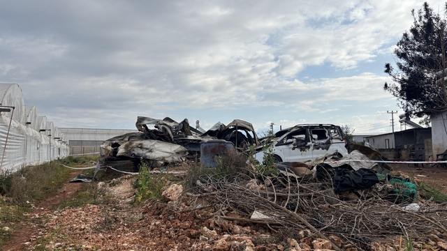 Antalya'da konteynerde yangın; 5'i çocuk 6 ölü (2)