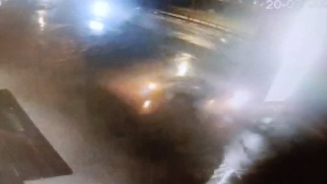 Otomobil beton reklam panosuna çarptı: 1 ölü (2)