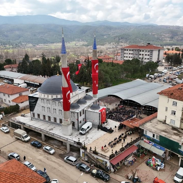 Başkan Pütün; "Beyağaç'a anlamlı bir eser daha kazandırmanın mutluluğunu ya...