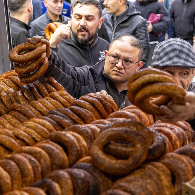Başkan Tugay bayram namazında Bucalılarla buluştu