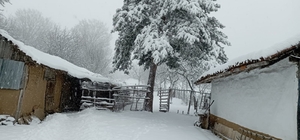 Bilecik bayram sabahına beyaz örtüyle uyandı