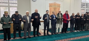 Çilimli’de bayram coşkusu yaşandı dualar edildi bayramlaşıldı