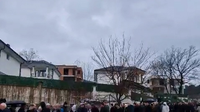 60 yıllık mahalle geleneği; bayramlaşma kuyruğu 1 kilometreyi buldu