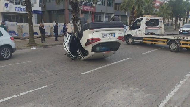 Marmaris'te otomobil takla attı: 2 kişi hafif yaralandı