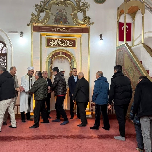 Vali Akbıyık bayram namazını Menteşe'de kıldı