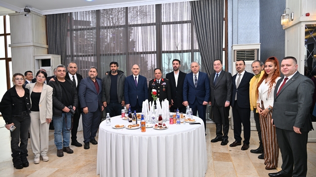 Manisa protokolü bayramlaşmada buluştu